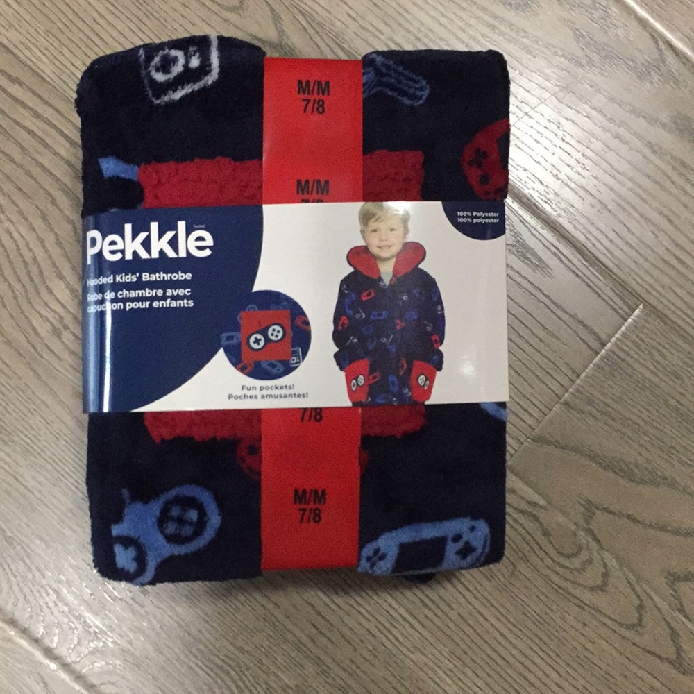 Pekkle kids gamer bathrobe Sz 7/8 NwT